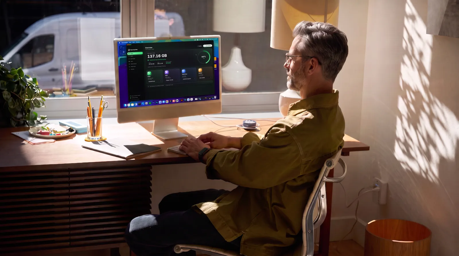 Someone checking storage in SpaceUp Mac on an iMac by a sunny window